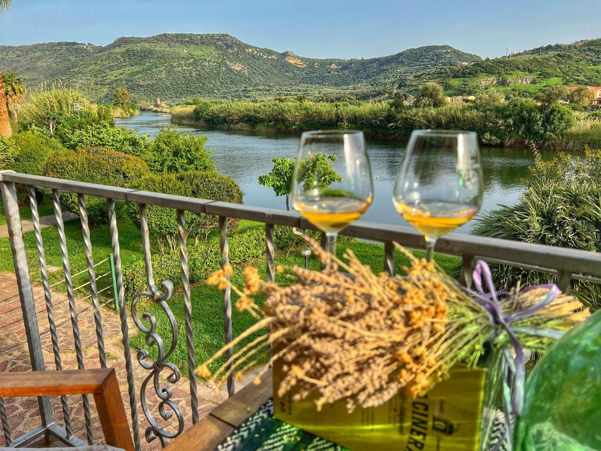 Temo River House Romantic Balcony And Peaceful Retreat In The Heart Of Bosa Exterior photo